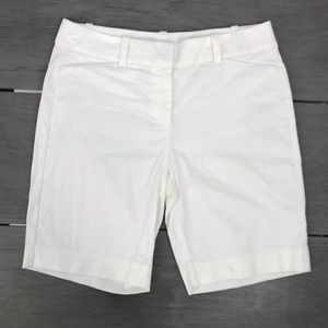 Ann Taylor white signature shorts petite 6P